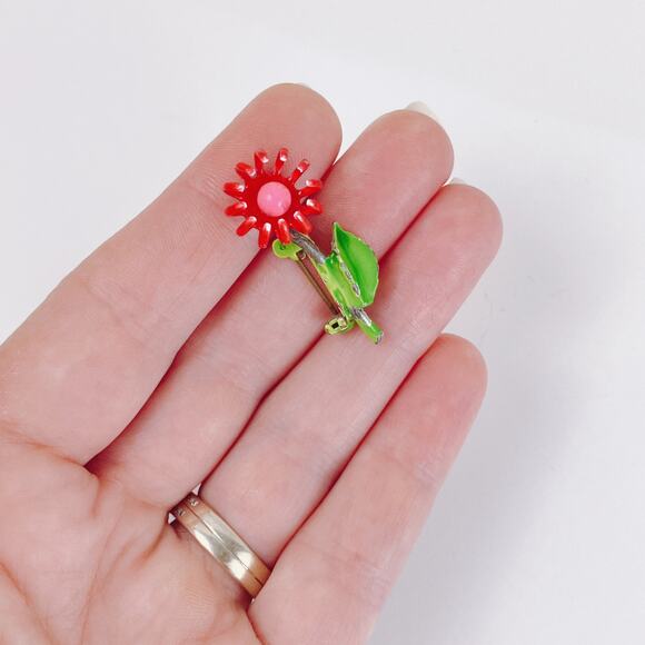 VTG 1950s Brooch Red Enameled Flower Mid Century Kitsch Glass Pin - Picture 3 of 11